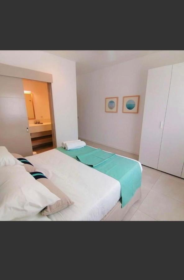 Eastern Blue Beachfront Luxury Apartment Poste Lafayette Exteriör bild