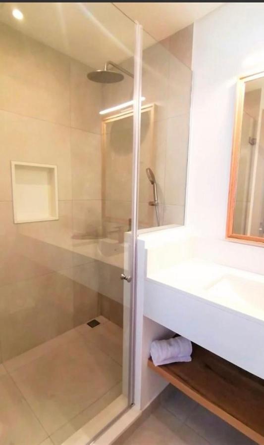 Eastern Blue Beachfront Luxury Apartment Poste Lafayette Exteriör bild